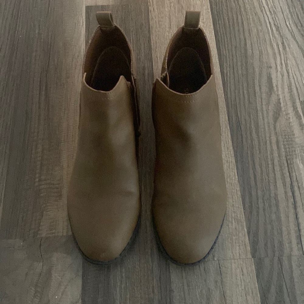 Shoes/ brown